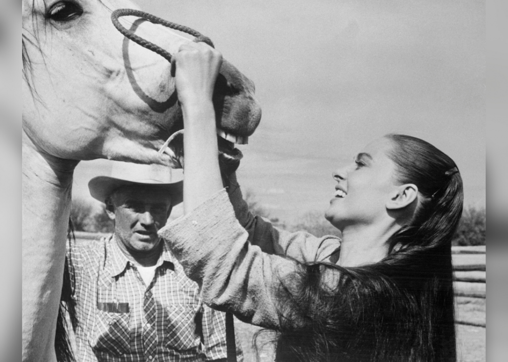 1960: Injured on set